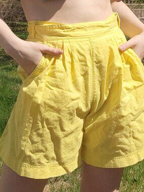 -ˋˏ ⭐ vintage 80s high waisted yellow pleated shorts ⭐ ˎˊ-